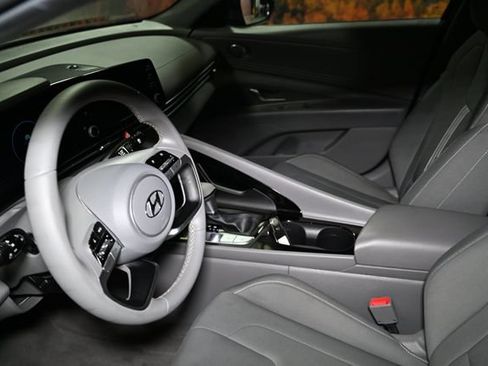 Used 2022 Hyundai Elantra SEL w/ Convenience Package FWD image 20