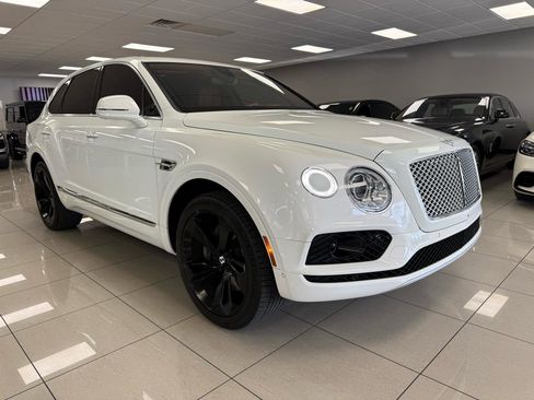 Used 2018 Bentley Bentayga Mulliner AWD/4WD image 2