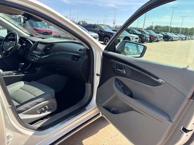 Used 2014 Chevrolet Impala LTZ FWD image 38