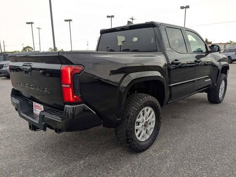 Used 2025 Toyota Tacoma SR5 AWD/4WD image 4