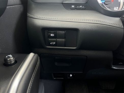 Used 2025 Toyota Highlander XLE image 31