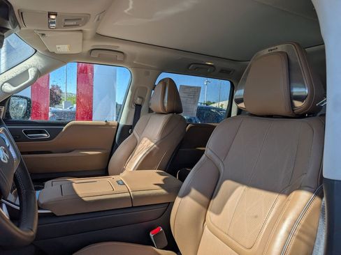Used 2025 INFINITI QX80 Sensory AWD/4WD image 6