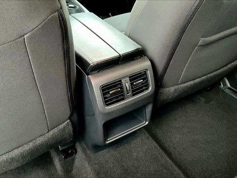 Used 2024 Nissan Rogue S image 11