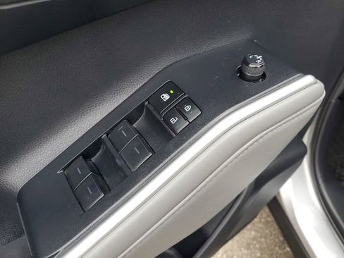 Used 2023 Toyota Highlander LE image 23