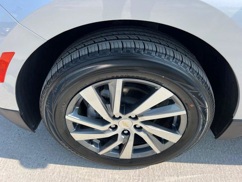Used 2022 Chevrolet Equinox LT FWD image 11
