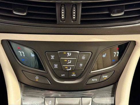 Used 2017 Buick Envision Essence image 14