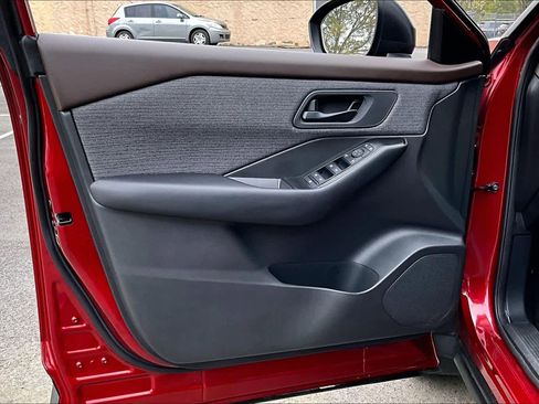 Used 2023 Nissan Rogue S image 20