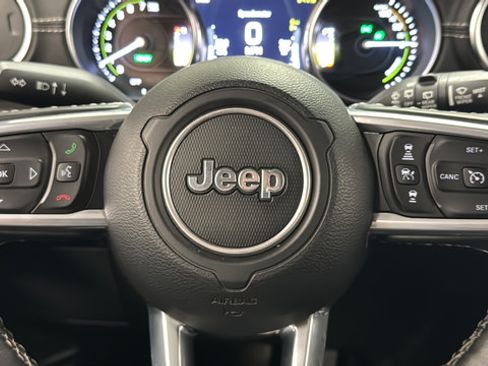 Used 2021 Jeep Wrangler Unlimited Sahara w/ Cold Weather Group AWD/4WD image 15