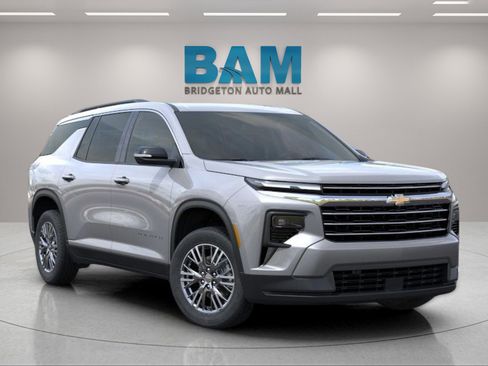New 2026 Chevrolet Traverse LT w/ Driver Confidence Package image 1