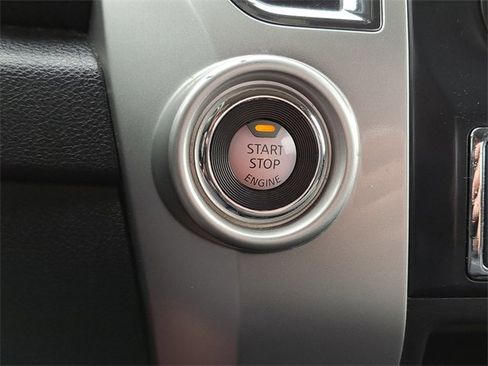 Used 2017 Nissan Titan SV image 14