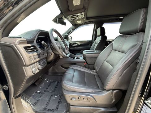 Used 2023 Chevrolet Suburban RST w/ Luxury Package AWD/4WD image 9
