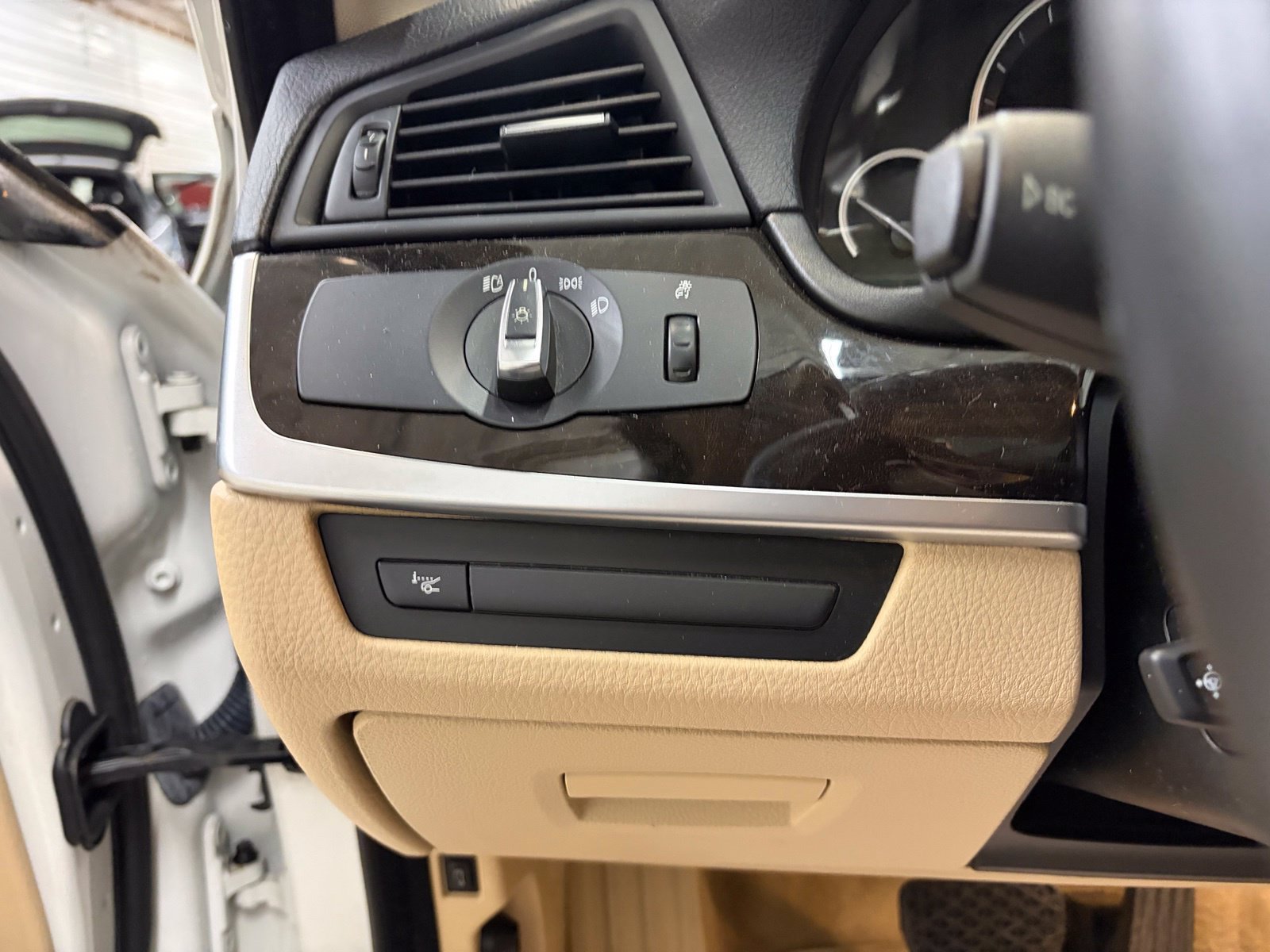 Used 2014 BMW 550i xDrive Sedan AWD/4WD image 16
