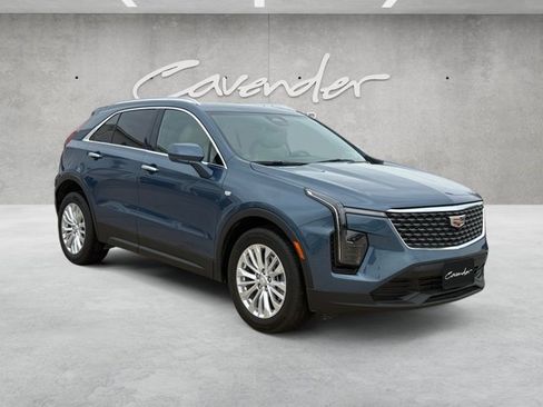 Certified 2024 Cadillac XT4 Luxury w/ Cold Weather Package FWD image 2