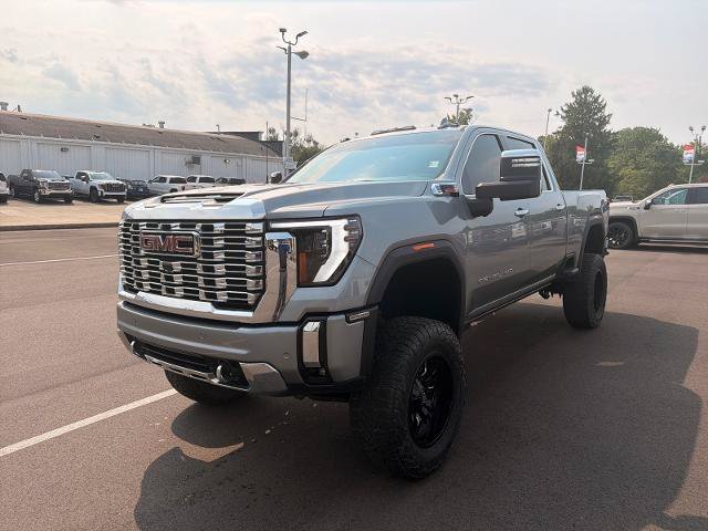 Used 2024 GMC Sierra 2500 Denali w/ Denali Reserve Package AWD/4WD image 4