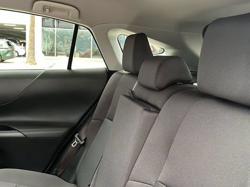 Used 2023 Toyota Venza LE AWD/4WD image 18