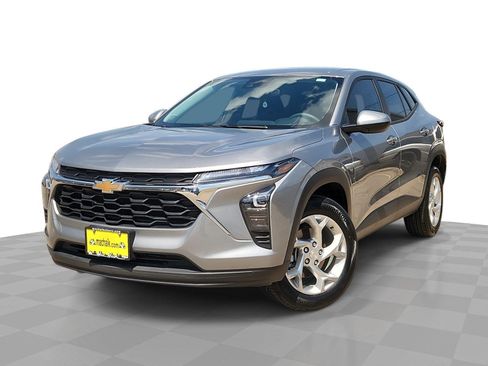Used 2024 Chevrolet Trax LS w/ LS Convenience Package FWD image 11