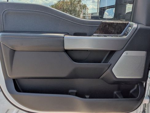 Used 2024 Ford F250 Lariat image 12