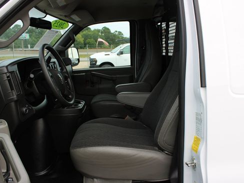 Used 2025 Chevrolet Express 2500 w/ Driver Convenience Package RWD image 20