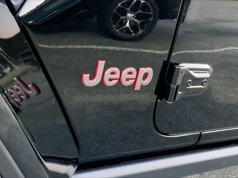 Used 2024 Jeep Wrangler Unlimited Rubicon image 10