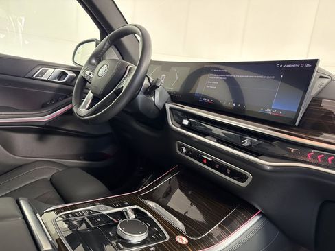 Used 2026 BMW X5 xDrive40i AWD/4WD image 9