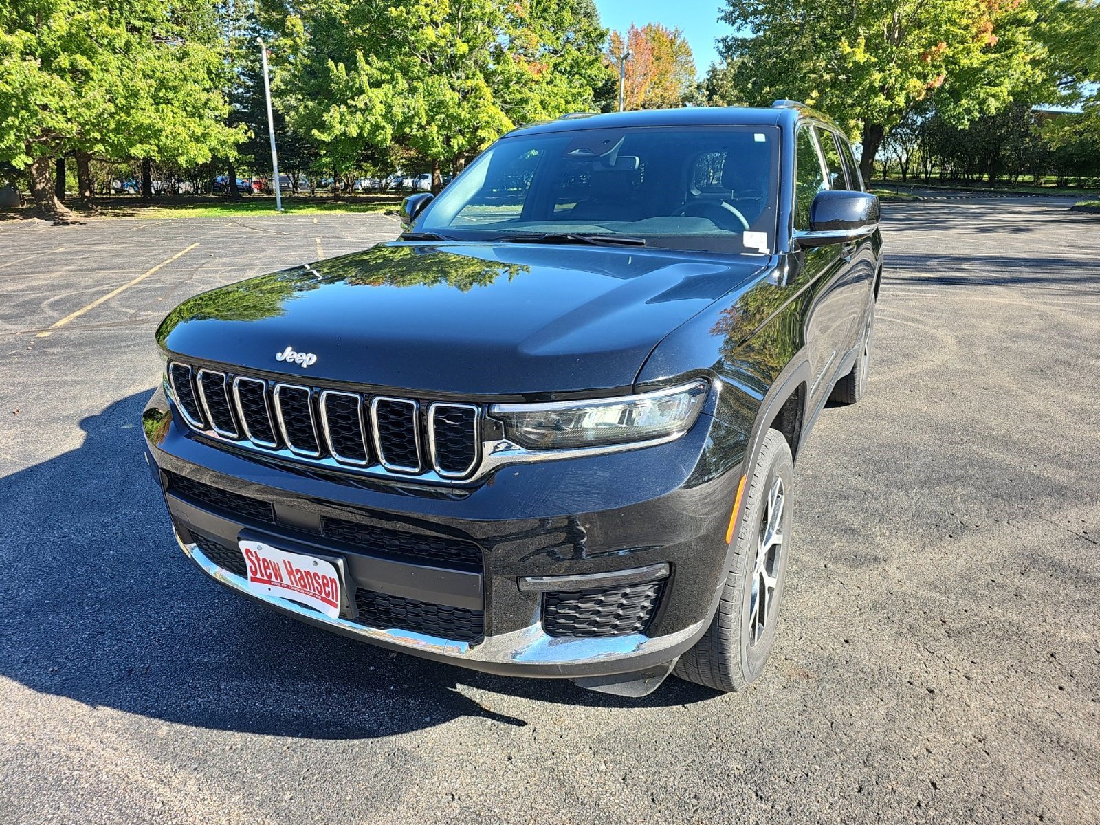 Used 2024 Jeep Grand Cherokee L Limited AWD/4WD image 2