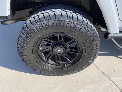 Used 2014 Jeep Wrangler Unlimited Sahara w/ Connectivity Group image 4