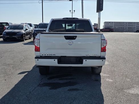 Used 2019 Nissan Titan SV w/ SV Convenience Package image 6