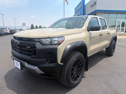 Used 2023 Chevrolet Colorado Trail Boss w/ Technology Package AWD/4WD image 4