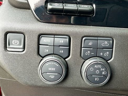 Used 2024 Chevrolet Silverado 2500 High Country w/ High Country Premium Package AWD/4WD image 10