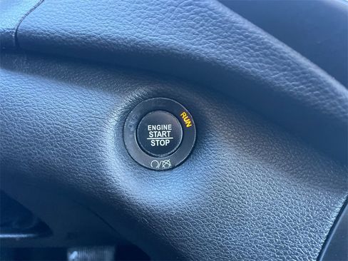 Used 2019 Jeep Cherokee Latitude Plus w/ Cold Weather Group image 25