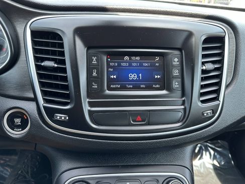 Used 2016 Chrysler 200 Limited FWD image 33