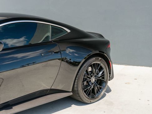 Used 2020 Aston Martin V8 Vantage Coupe RWD image 24