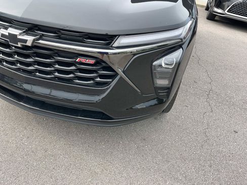 Used 2024 Chevrolet Trax RS w/ Sunroof Package FWD image 9