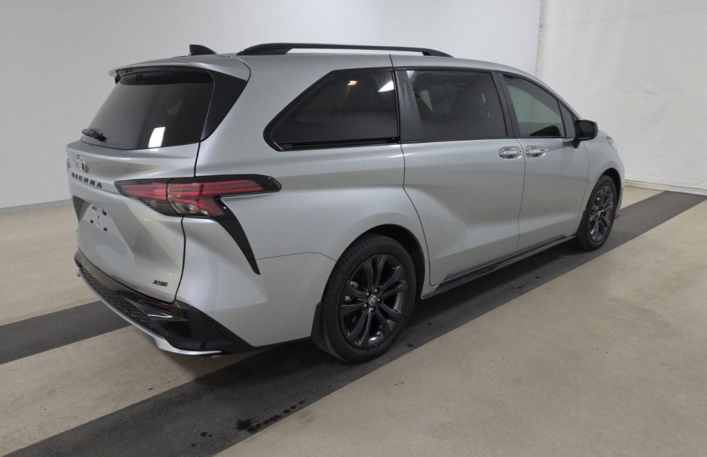 Used 2025 Toyota Sienna XSE FWD image 6