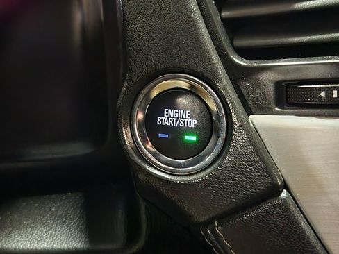 Used 2018 GMC Yukon XL SLT image 40