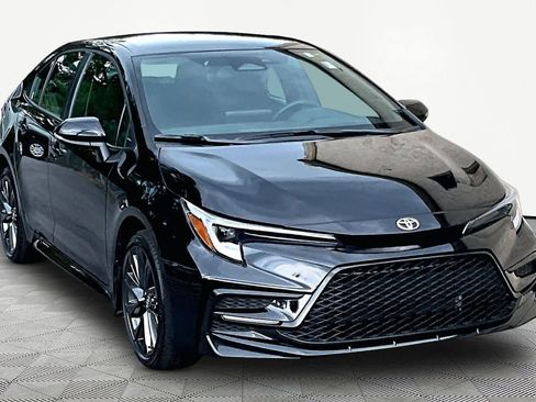 Used 2026 Toyota Corolla SE FWD image 3