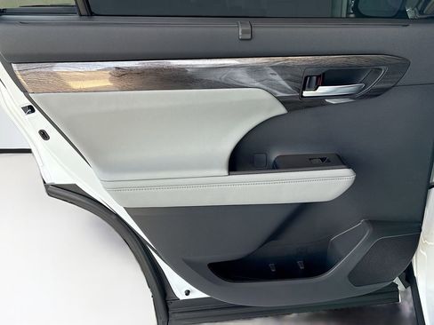 New 2026 Toyota Highlander Platinum AWD/4WD image 27