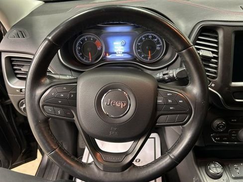 Used 2019 Jeep Cherokee Trailhawk w/ Cold Weather Group image 16