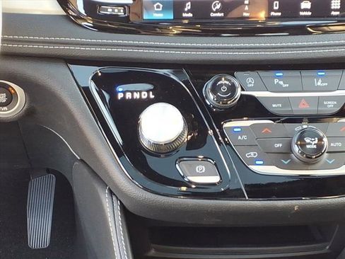 New 2026 Chrysler Pacifica Limited w/ S Appearance Package image 10