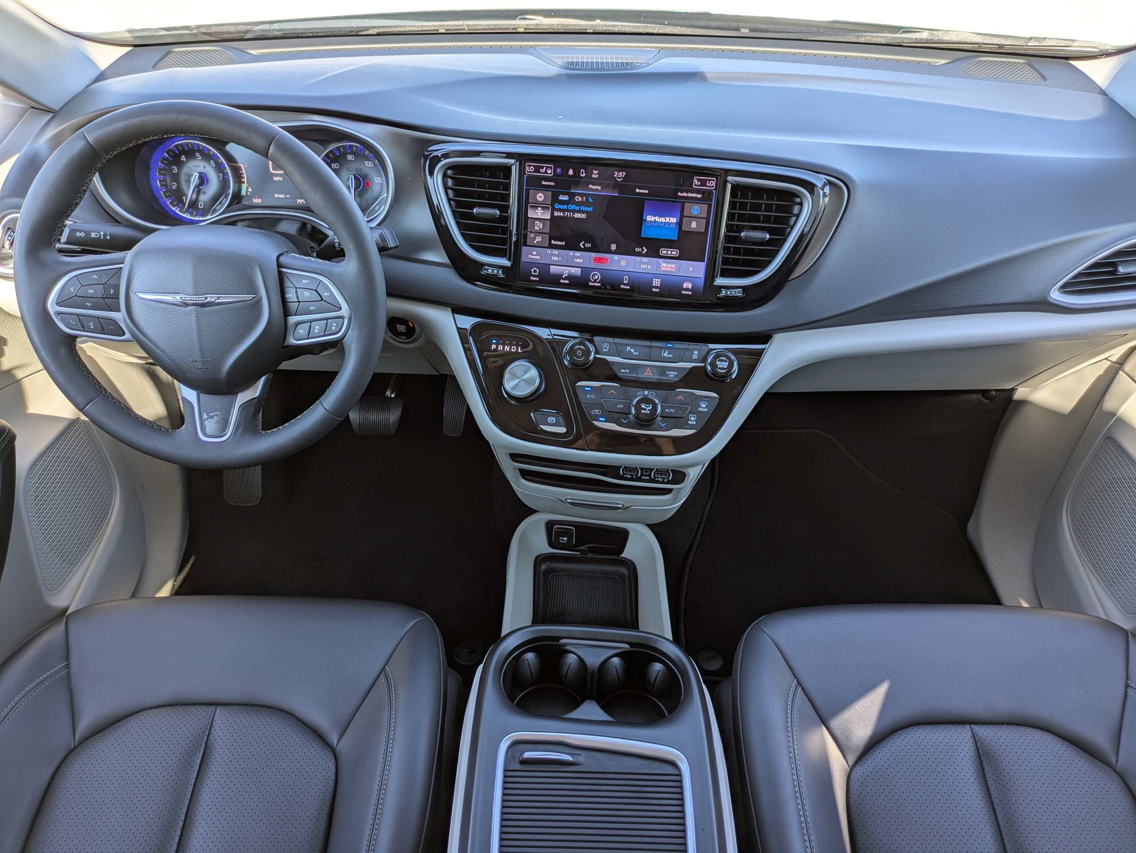 Used 2024 Chrysler Pacifica Touring-L FWD image 15