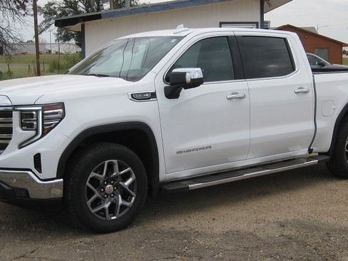 Used 2022 GMC Sierra 1500 SLT w/ SLT Premium Plus Package AWD/4WD image 7