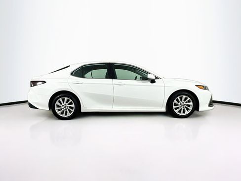 Used 2022 Toyota Camry LE FWD image 10
