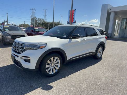 Certified 2022 Ford Explorer Limited w/ Limited Technology Package image 2
