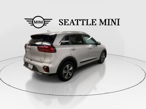 Used 2020 Kia Niro EX FWD image 11