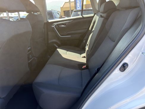 Used 2025 Toyota RAV4 XLE FWD image 17
