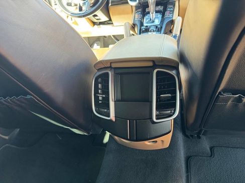 Used 2017 Porsche Cayenne Platinum Edition w/ Premium Package (PJV) image 39