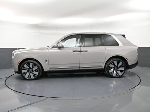 New 2026 Rolls-Royce Cullinan AWD/4WD image 2