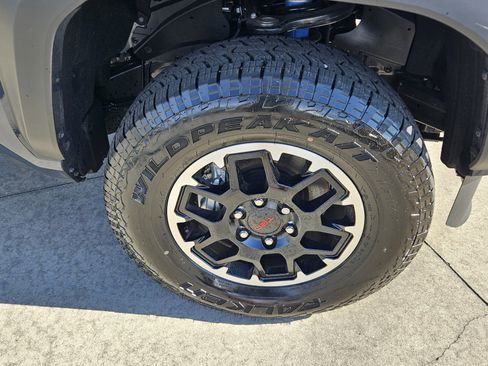 Certified 2025 Toyota Tacoma TRD Off-Road image 12