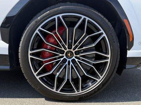 Used 2025 Lamborghini Urus SE AWD/4WD image 10