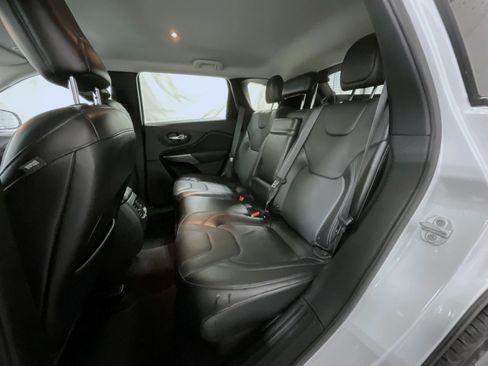 Used 2019 Jeep Cherokee Limited AWD/4WD image 19